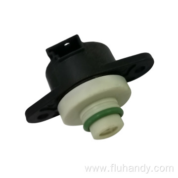 Small volume and fast response urea pressure sensor